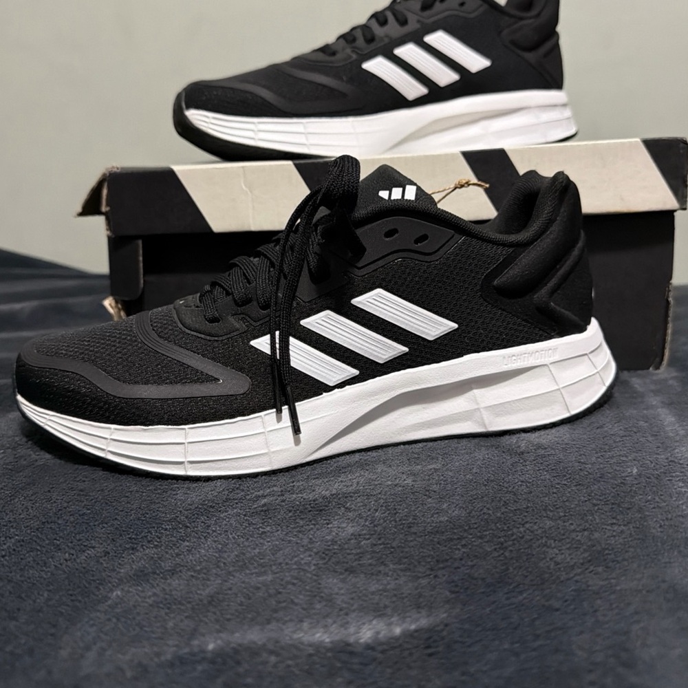 Adidas Duramo 10 size 9